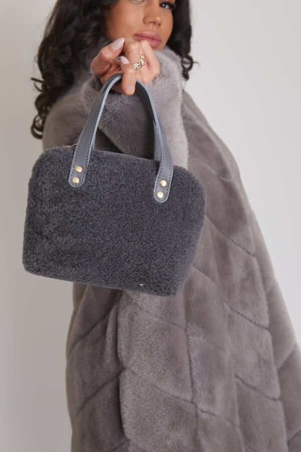 24/25 Mini bag in shearling grigio - immagine 2