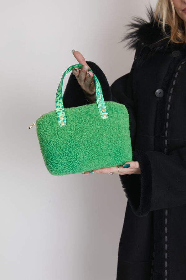 24/25 Mini bag in shearling verde