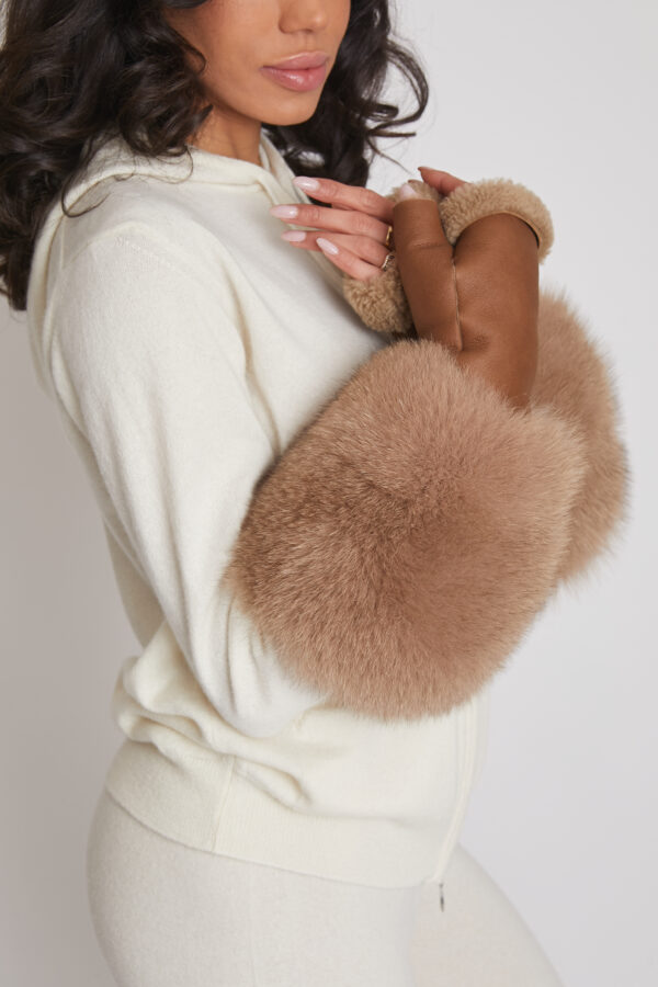 24/25 Guanti in shearling con manicotti in volpe marrone - immagine 2